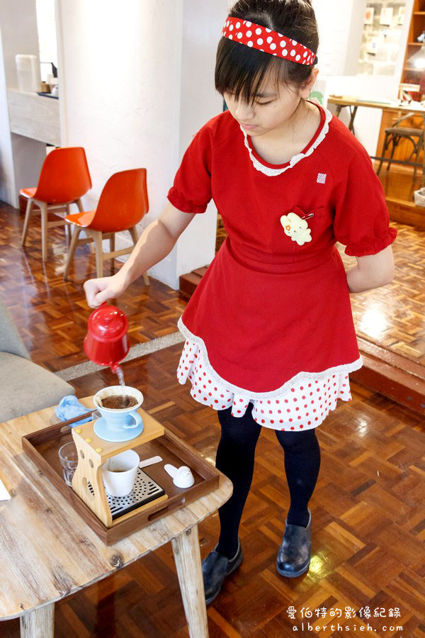 台北士林.亞尼克夢想村2號店(復古工業風格的幸福蛋糕工坊) @愛伯特