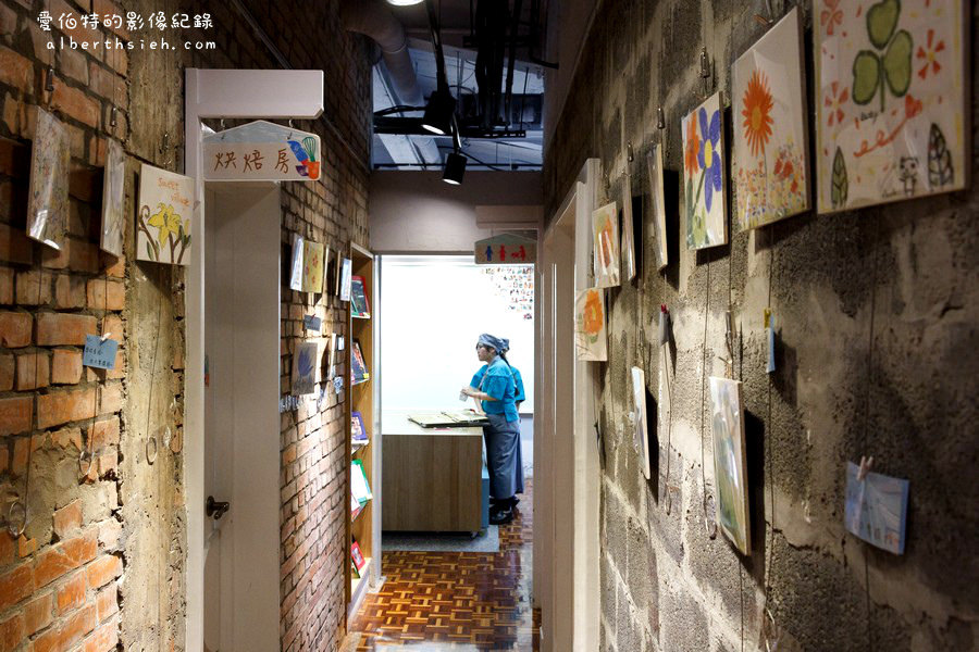 台北士林.亞尼克夢想村2號店(復古工業風格的幸福蛋糕工坊) @愛伯特