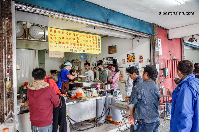 鬍鬚林排骨便當．鶯歌美食（大塊有口感也不會太油膩）