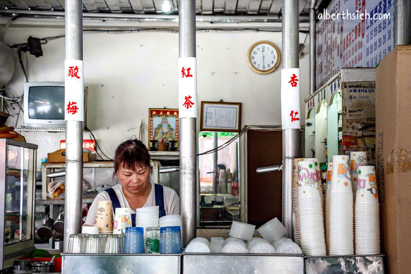 廟口紅茶．花蓮美食（在地50年必吃的台版馬卡龍小西點以及鋼管紅茶）