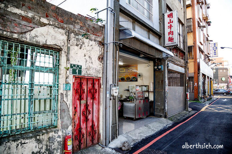 桃園明山牛肉麵（在地30年的老店湯頭濃郁不死鹹）