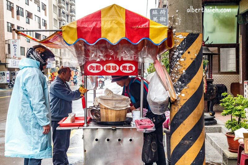 國強宮阿婆飯糰．桃園早餐（可以幫助婆婆又可以吃到飽滿的大飯糰）