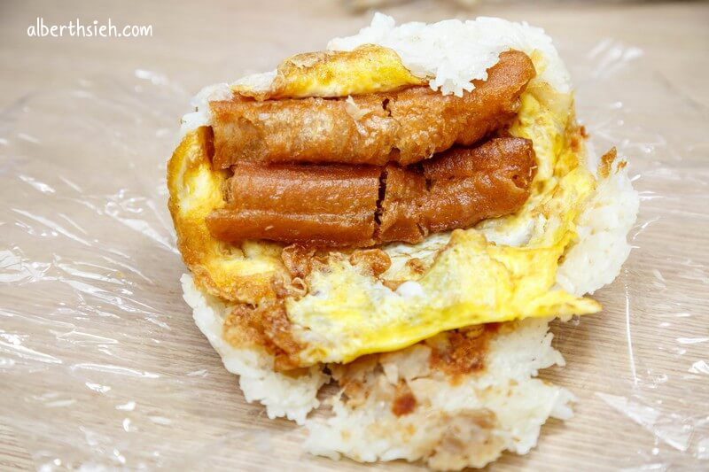 國強宮阿婆飯糰．桃園早餐（可以幫助婆婆又可以吃到飽滿的大飯糰）