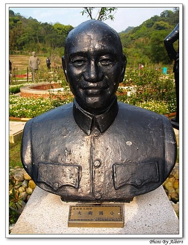 【桃園旅遊景點】桃園大溪．兩蔣文化園區（桃園草花節 – 銅像篇）
