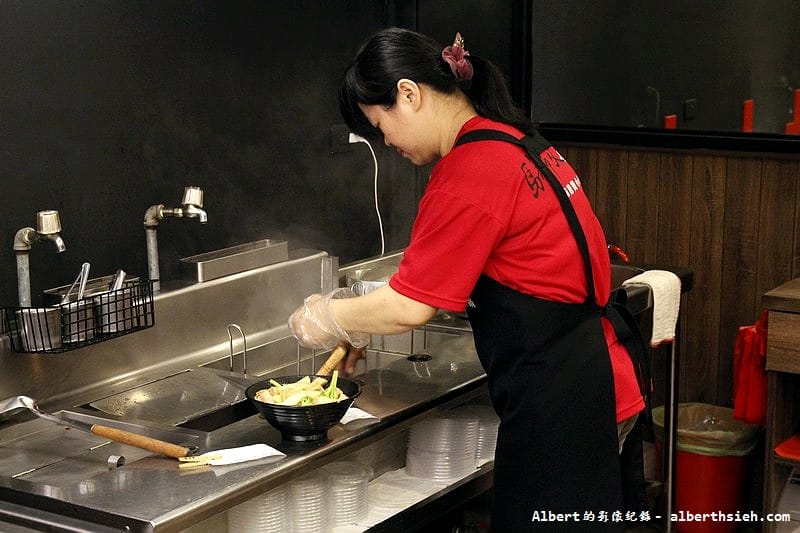 【桃園美食】桃園蘆竹．駱師父麻辣燙小火鍋（溫和麻而不辣的四川味）