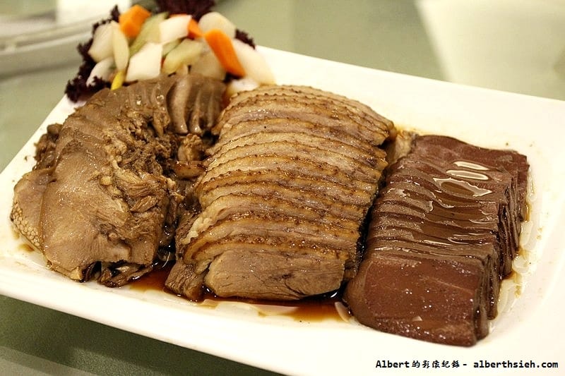 【片皮烤鴨&港點】台北中山．華國飯店帝國會館（美味的脆皮燒火腩皮脆肉Q彈）