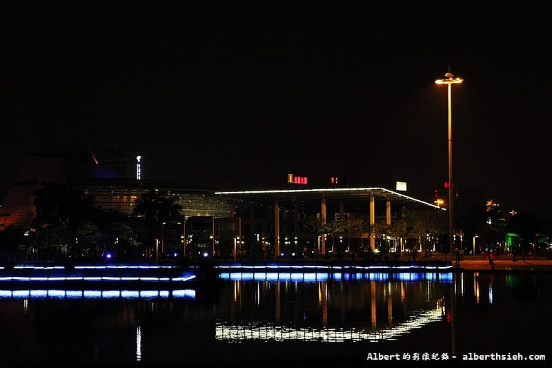 東莞亞洲第一廣場&玉蘭大劇院．廣東夜生活（以藍帶、綠帶、光帶為主題的藝術廣場）