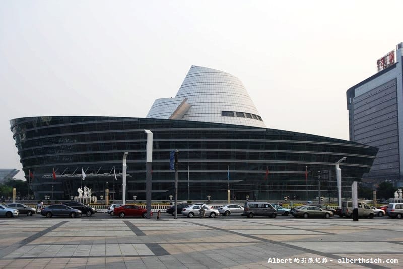 東莞亞洲第一廣場&玉蘭大劇院．廣東夜生活（以藍帶、綠帶、光帶為主題的藝術廣場）