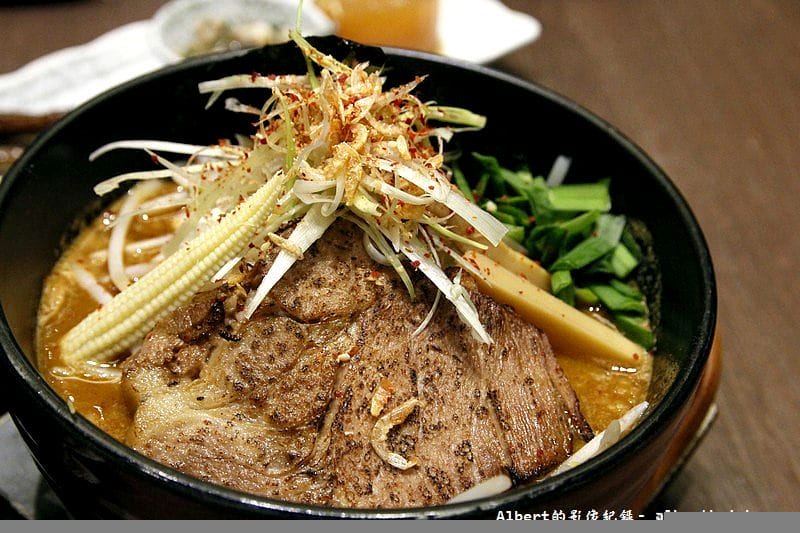 【信義區美食】台北信義．鷹流辛味噌拉麵（加了Q10的東京美肌唐辛子拉麵）