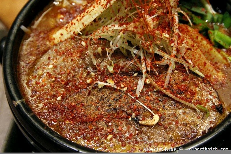 【信義區美食】台北信義．鷹流辛味噌拉麵（加了Q10的東京美肌唐辛子拉麵）