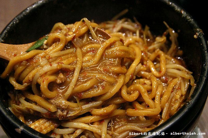 【信義區美食】台北信義．鷹流辛味噌拉麵（加了Q10的東京美肌唐辛子拉麵）