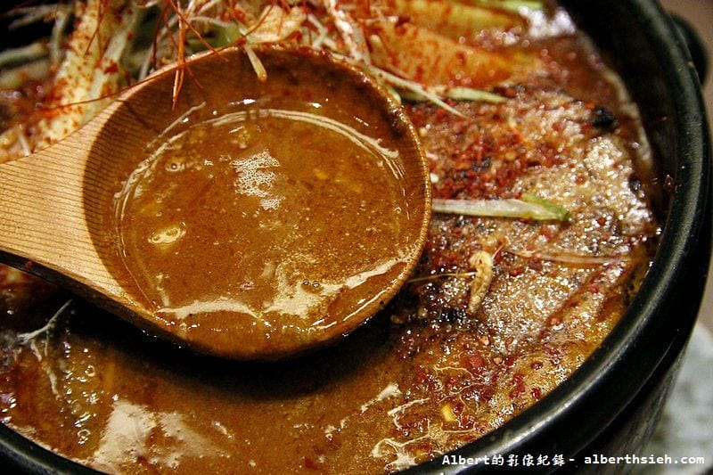 【信義區美食】台北信義．鷹流辛味噌拉麵（加了Q10的東京美肌唐辛子拉麵）