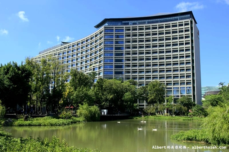 【台北旅遊景點】台北信義．松山文創園區(誠品生活松菸店)（欣賞半弧形立面建築之美）