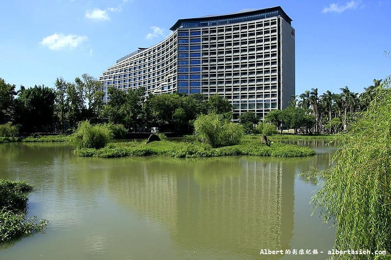 【台北旅遊景點】台北信義．松山文創園區(誠品生活松菸店)（欣賞半弧形立面建築之美）