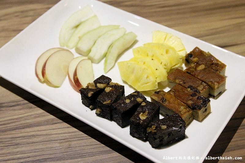 【火鍋店推薦】台北松山．22：02火鍋。樂活（食材物超所值，還有超美味的青醬沾醬）