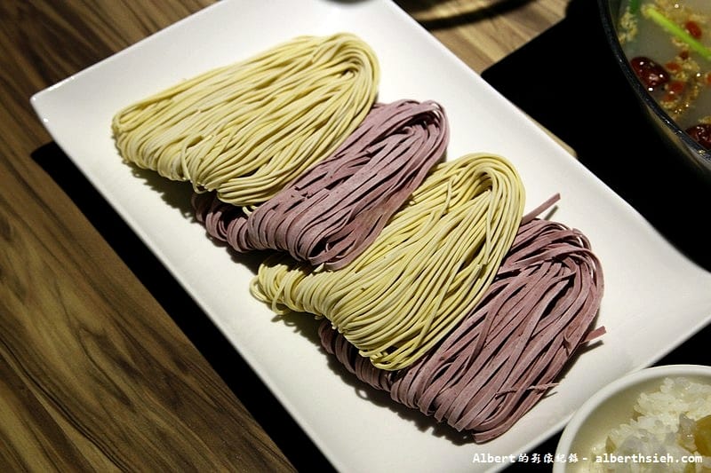 【火鍋店推薦】台北松山．22：02火鍋。樂活（食材物超所值，還有超美味的青醬沾醬）