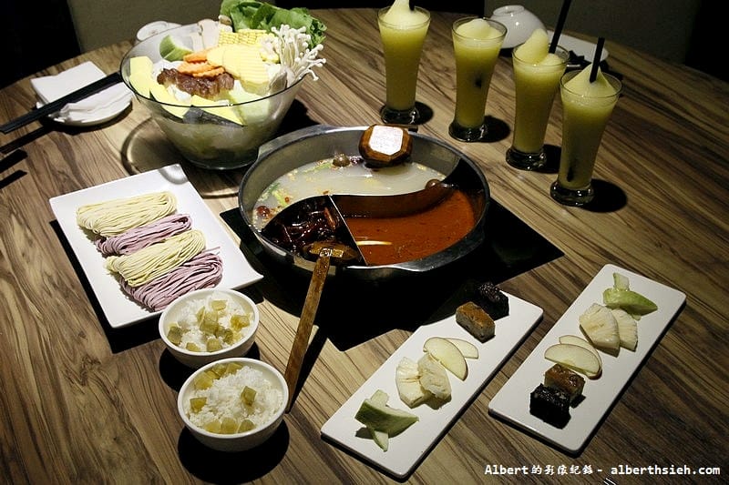 【火鍋店推薦】台北松山．22：02火鍋。樂活（食材物超所值，還有超美味的青醬沾醬）