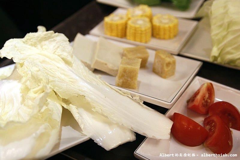 【火鍋吃到飽】台北大安．滿堂紅(復興店)（肉質好，頂級霜降牛超大片口感超讚）
