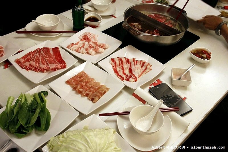 【火鍋吃到飽】台北大安．滿堂紅(復興店)（肉質好，頂級霜降牛超大片口感超讚）