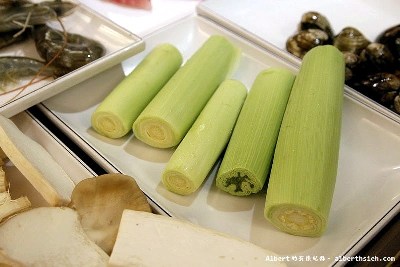 【火鍋吃到飽】台北大安．滿堂紅(復興店)（肉質好，頂級霜降牛超大片口感超讚）