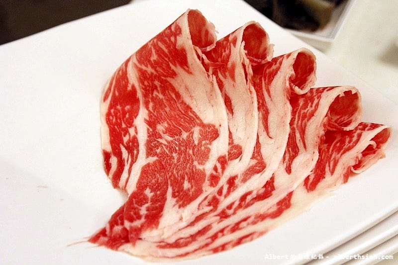 【火鍋吃到飽】台北大安．滿堂紅(復興店)（肉質好，頂級霜降牛超大片口感超讚）