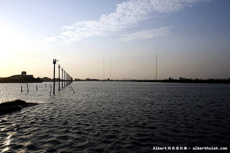 【濕地】雲林口湖．湖口(椬梧)濕地（大自然反撲而形成電線桿矗立在海水中的特殊景觀）