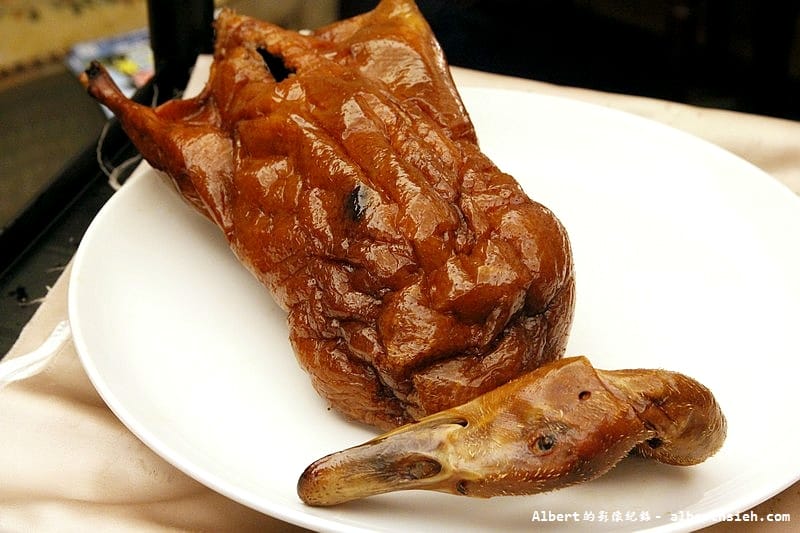 【西門站美食】台北中正．大三元酒樓（烤鴨、芋頭真是一絕的好吃）