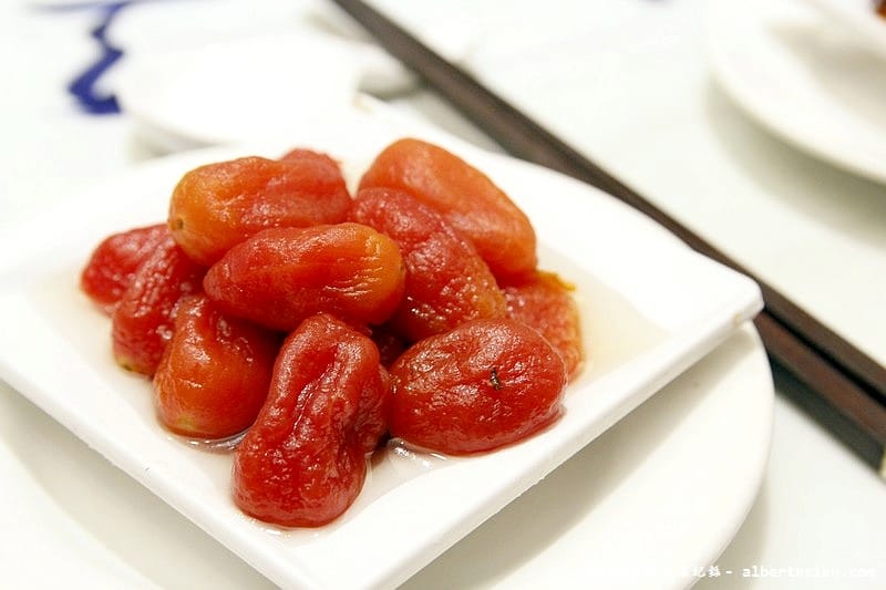【西門站美食】台北中正．大三元酒樓（烤鴨、芋頭真是一絕的好吃）