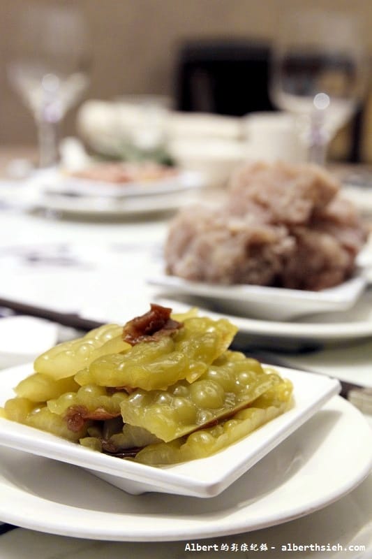【西門站美食】台北中正．大三元酒樓（烤鴨、芋頭真是一絕的好吃）