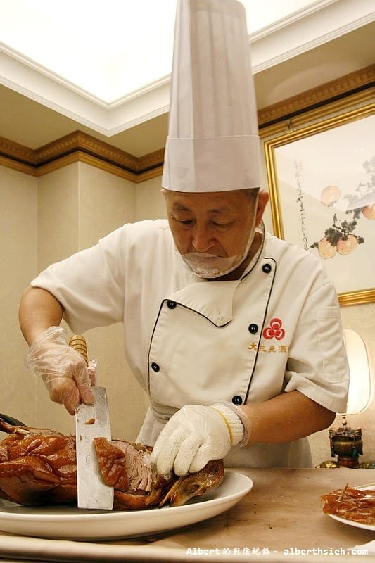 【西門站美食】台北中正．大三元酒樓（烤鴨、芋頭真是一絕的好吃）