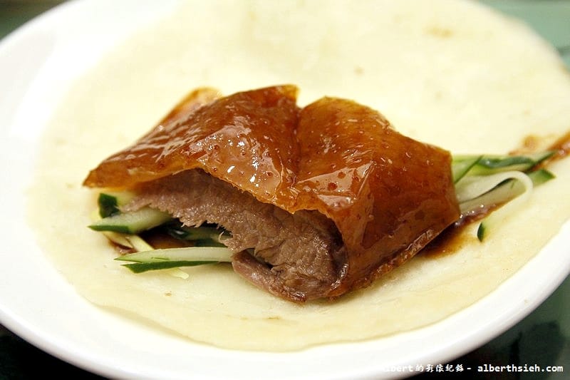 【西門站美食】台北中正．大三元酒樓（烤鴨、芋頭真是一絕的好吃）