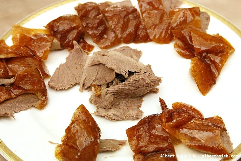 【西門站美食】台北中正．大三元酒樓（烤鴨、芋頭真是一絕的好吃）