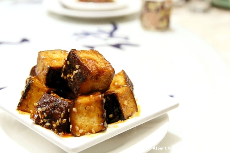 【西門站美食】台北中正．大三元酒樓（烤鴨、芋頭真是一絕的好吃）