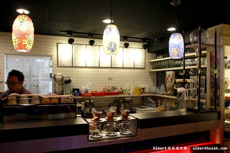 【板橋站美食】新北市板橋．92 Mon Cafe 就愛夢咖啡（平價餐點聚餐好去處）