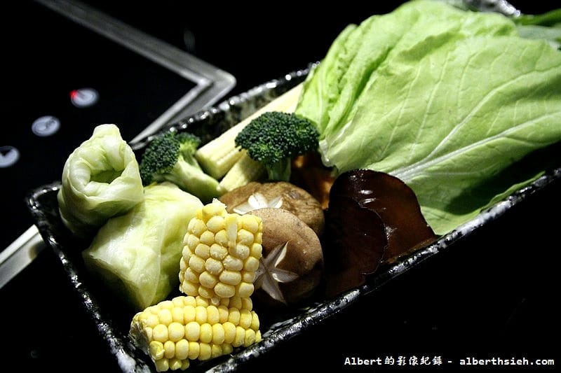 【結束營業】台北大同．嚴選鍋品（鱘龍魚骨高湯加入海鮮熬煮後會有膠質口感還不錯）