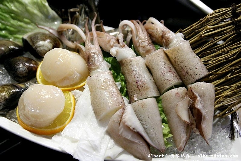 【結束營業】台北大同．嚴選鍋品（鱘龍魚骨高湯加入海鮮熬煮後會有膠質口感還不錯）