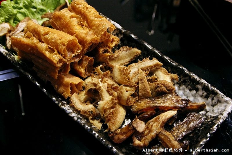 【結束營業】台北大同．嚴選鍋品（鱘龍魚骨高湯加入海鮮熬煮後會有膠質口感還不錯）