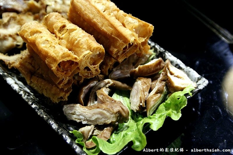 【結束營業】台北大同．嚴選鍋品（鱘龍魚骨高湯加入海鮮熬煮後會有膠質口感還不錯）