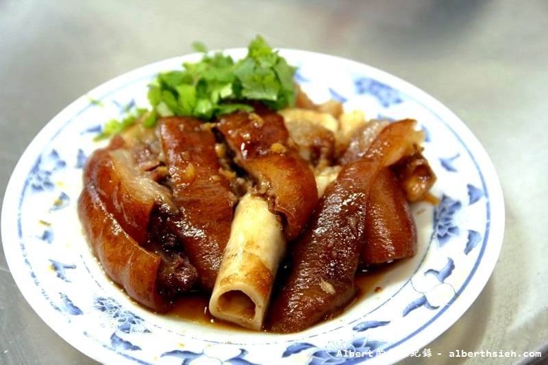一郎土魠魚羹．雲林北港美食（有吃過整隻清燉的青蛙嗎？肉質很鮮嫩歐）