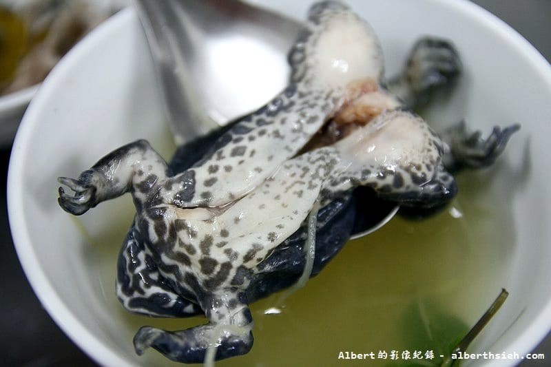 一郎土魠魚羹．雲林北港美食（有吃過整隻清燉的青蛙嗎？肉質很鮮嫩歐）