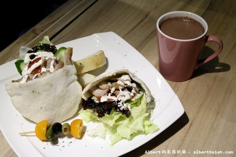 【西湖站美食】台北內湖．CalFit Cafe卡菲特咖啡店（菜單有標示卡路里，讓你享用免負擔）
