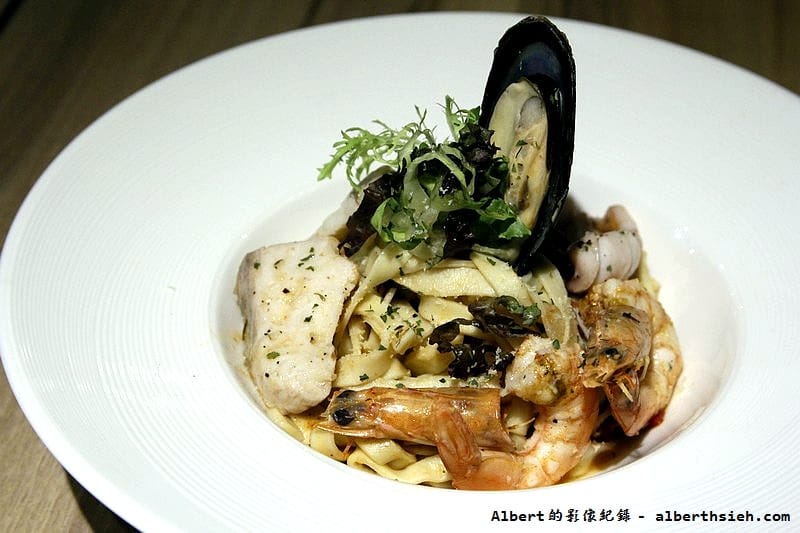 【西湖站美食】台北內湖．CalFit Cafe卡菲特咖啡店（菜單有標示卡路里，讓你享用免負擔）