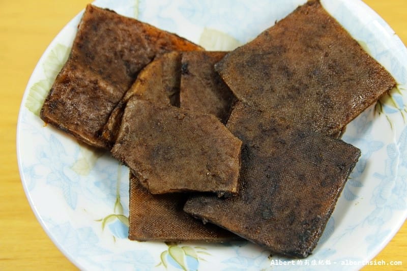 【名產伴手禮】桃園大溪．黃日香香香干＆黃大目香Q干（香甜香辣口感的豆乾任君選擇）