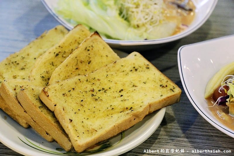 【新埔站美食】新北市板橋．牛仔部落火烤厚切牛排（想大口吃肉打牙祭的平價牛排）