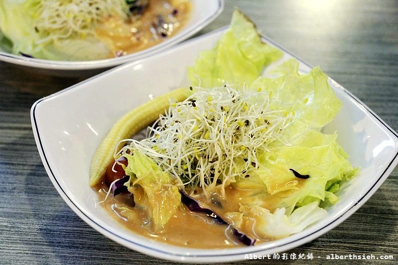 【新埔站美食】新北市板橋．牛仔部落火烤厚切牛排（想大口吃肉打牙祭的平價牛排）