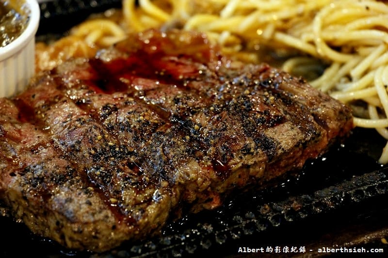 【新埔站美食】新北市板橋．牛仔部落火烤厚切牛排（想大口吃肉打牙祭的平價牛排）