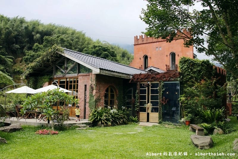 漫步雲端森林廚房.苗栗三義景觀餐廳(被群山翠林溪水包圍的紅色古堡) - 第17張圖 漫步雲端森林廚房.苗栗三義景觀餐廳(被群山翠林溪水包圍的紅色古堡)