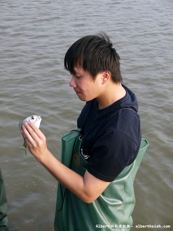 【漁民體驗】彰化芳苑.哈哈漁場(親自體驗下水抓魚摸文蛤超好玩) - 第17張圖 【漁民體驗】彰化芳苑.哈哈漁場(親自體驗下水抓魚摸文蛤超好玩)