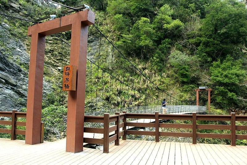 太魯閣之白楊步道．花蓮秀林景點（水濂洞內淋澡超刺激）