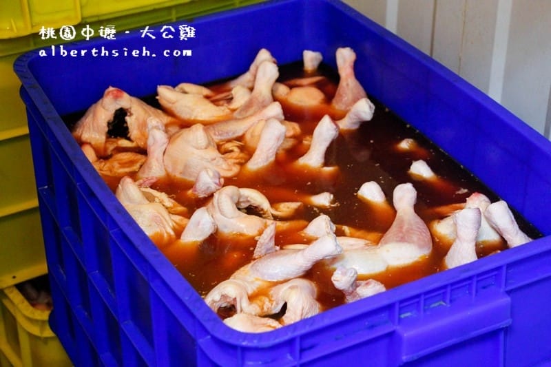 大公雞烤雞燉雞．桃園中壢美食（肉嫩、汁多、不會乾柴的好吃烤雞）